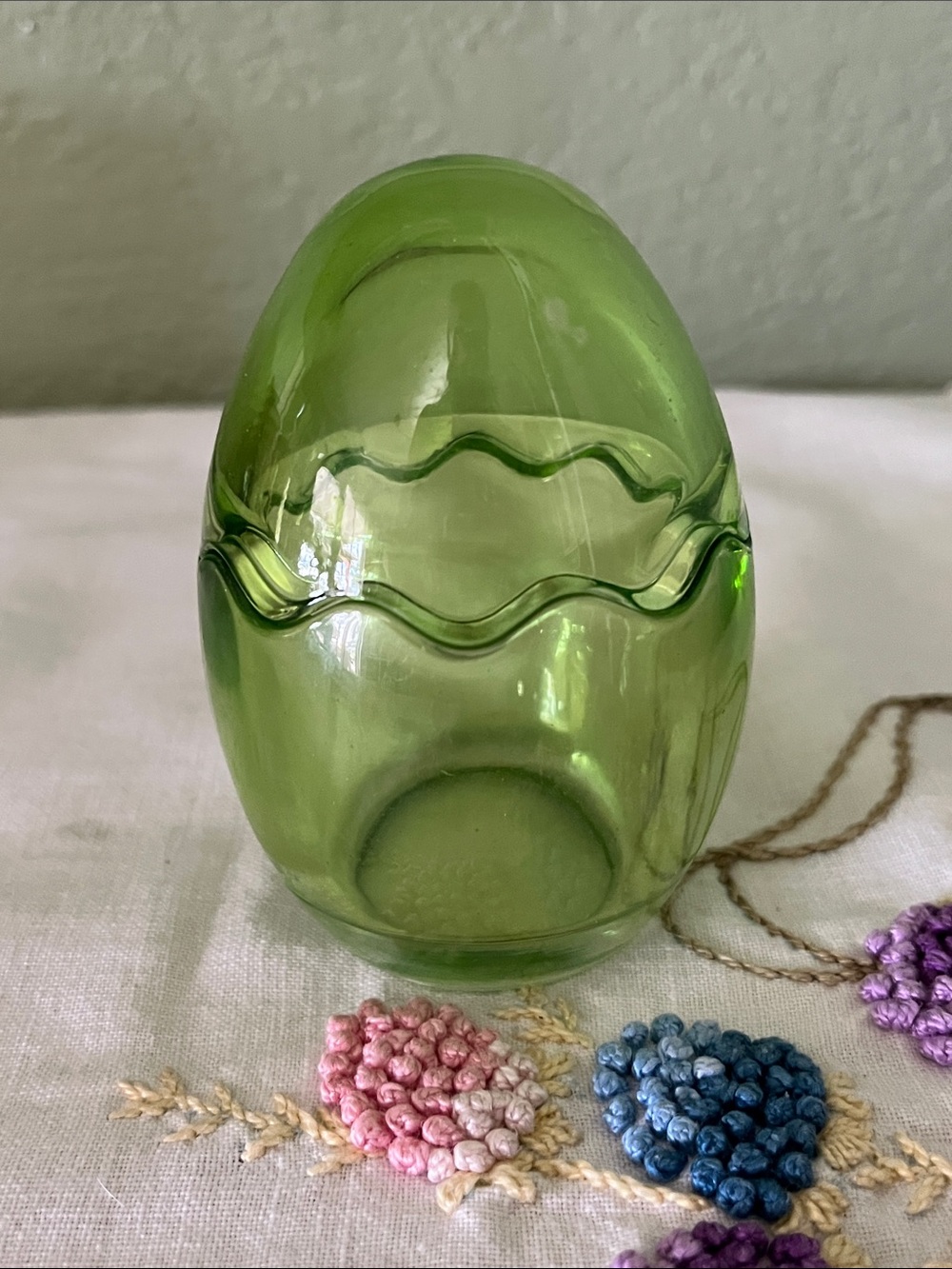 Vintage Green Glass Egg-Shaped Covered Trinket Dish Scalloped Edge
